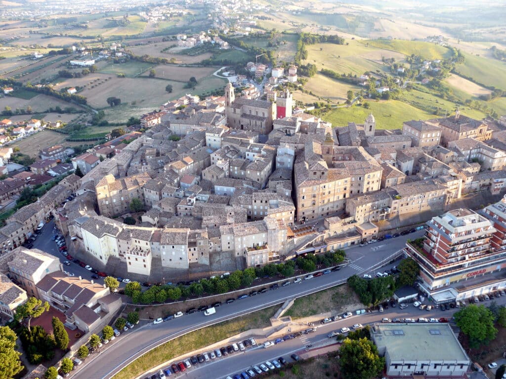 la-contesa-del-secchio-la-tradition-m-di-vale-de-sant-elpidio-a-mare