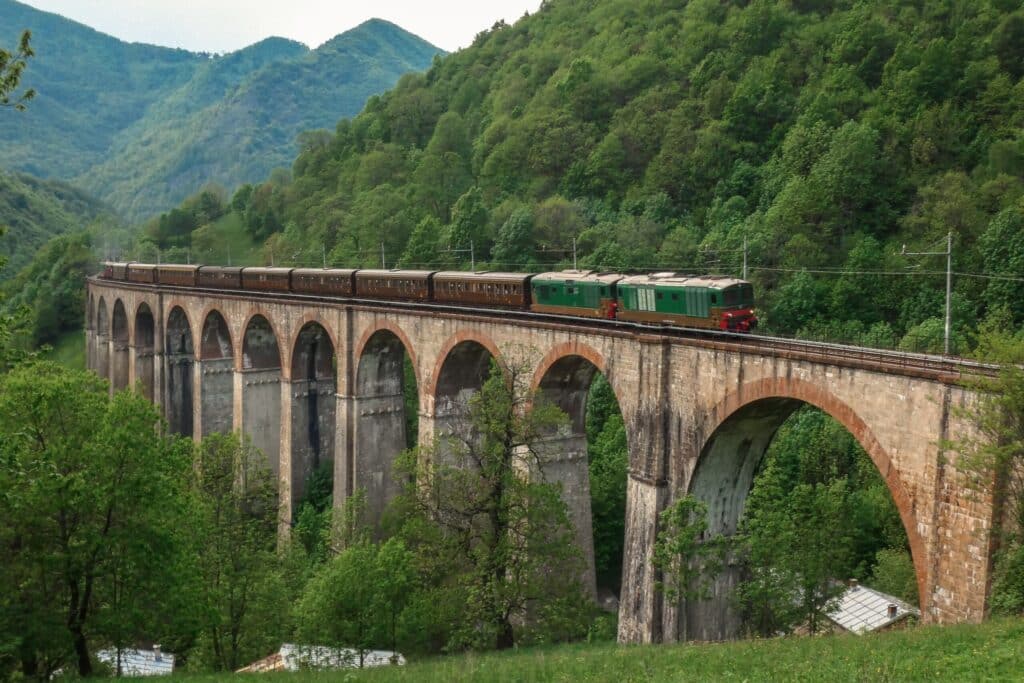Italian Riviera Train Trains historiques sur la Ferrovia delle Meraviglie : un voyage entre ...